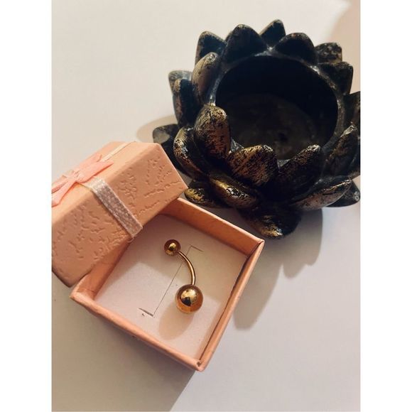 CUTE GOLD BELLY RING - Picture 1 of 5